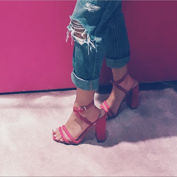 DYNAMITE sandals. - Picture 4 of 4